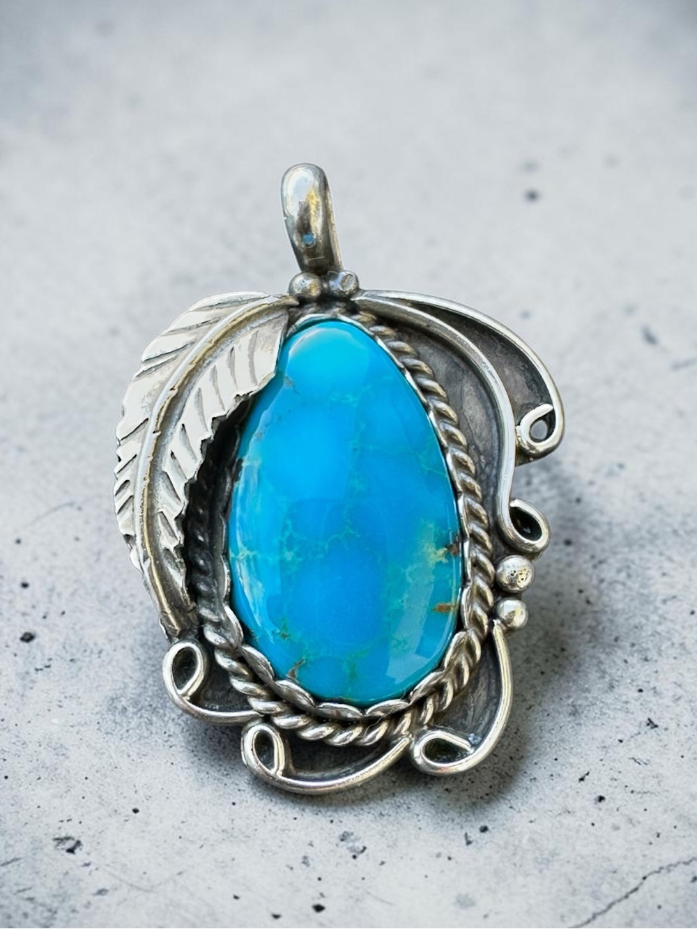 Vintage Native American Style 925 Sterling Silver & Natural Turquoise Leaf Penda